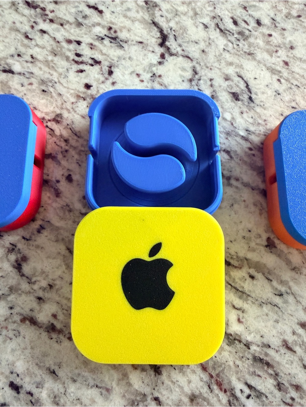 3 D printer copy Apple  cord organizer case